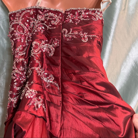 Exquisite, Tiffany, embellished,strapless mermaid formal ball gown. 12 runs sm. - Picture 4 of 14